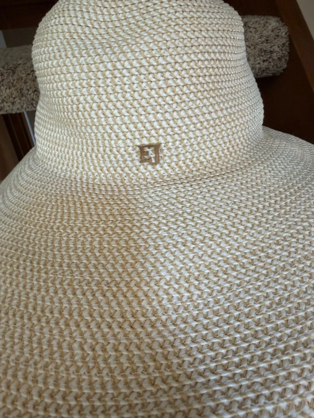 Eric Javits large, wide brim hat. Color white mix. 6.5” brim - Picture 5 of 10